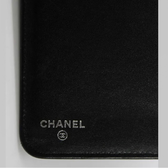 CHANEL 💯% authentic folding tablet case - black caviar leather - Picture 13 of 14